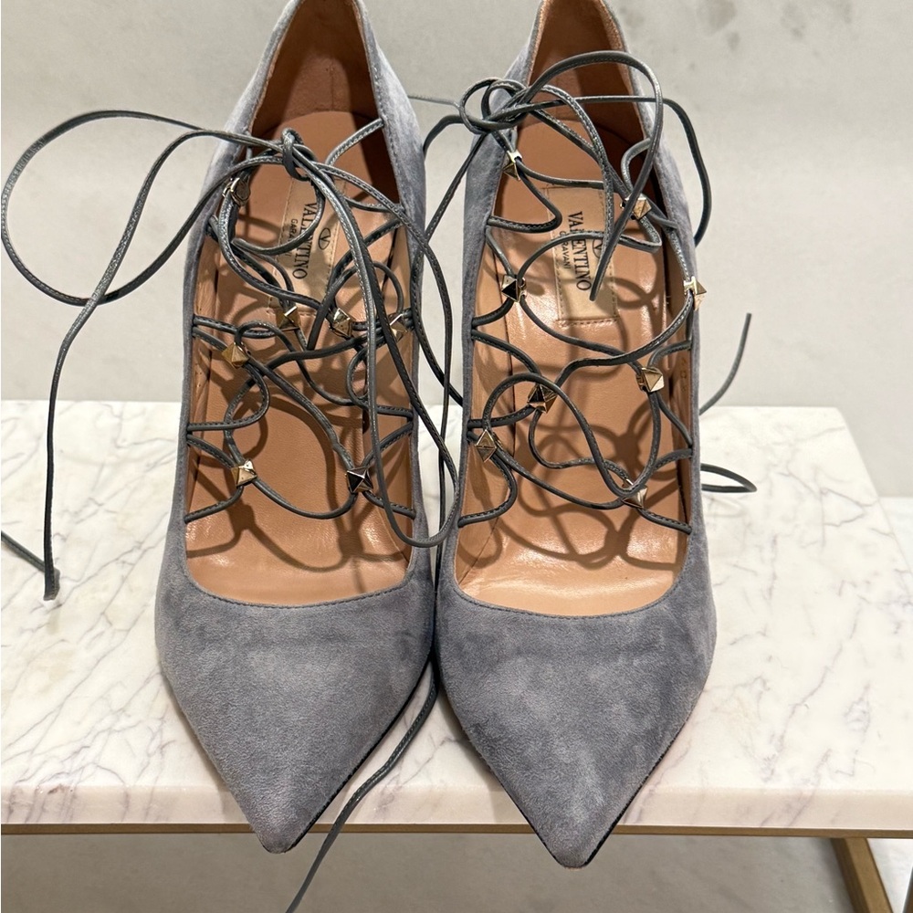 Valentino Garavani Rockstud Lace-Up Suede Pumps 40.5